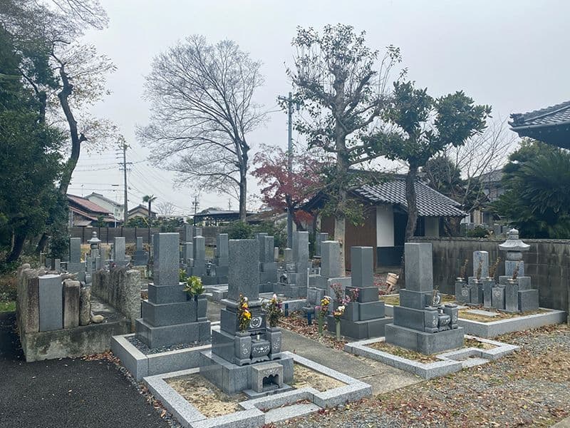 覚王院墓苑