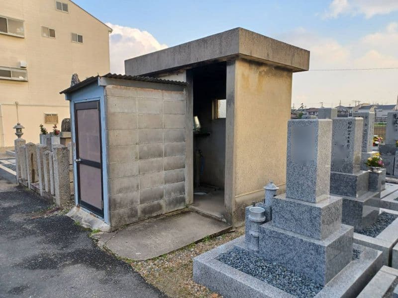 三箇墓地