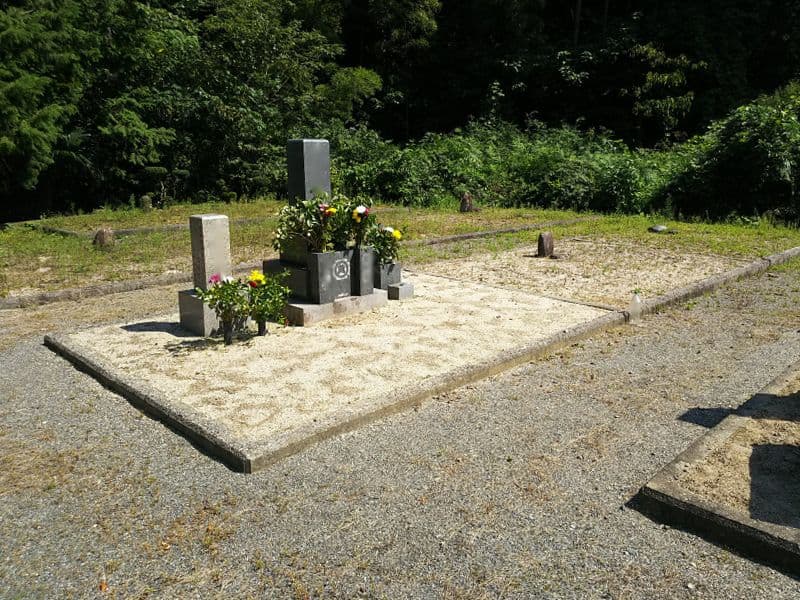 真庭市営 岩内墓園