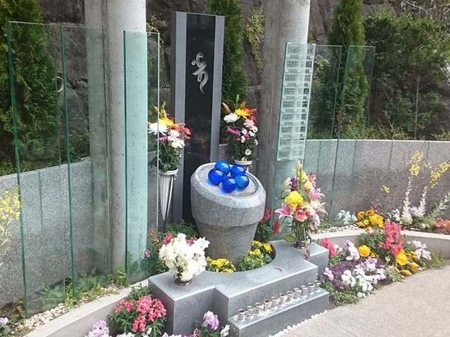 瑠璃光寺 ふれあいの碑 永代供養墓 集