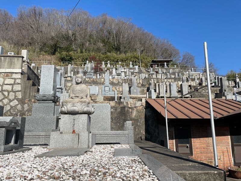 威徳寺墓地