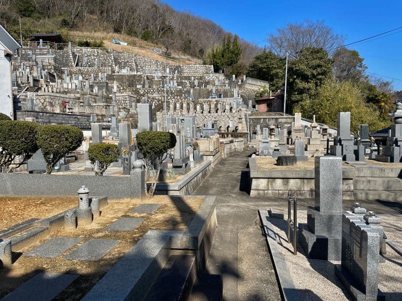 威徳寺墓地