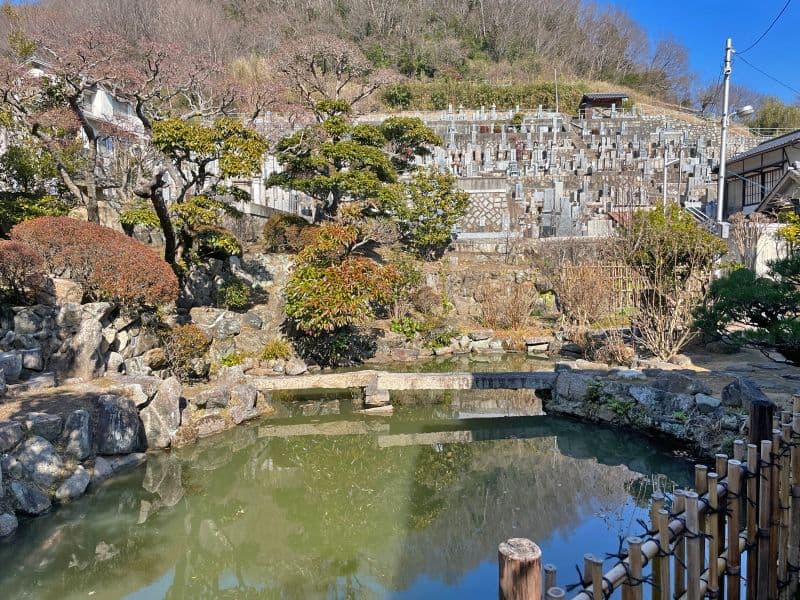 威徳寺墓地