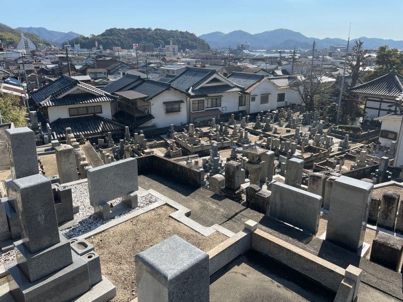 威徳寺墓地