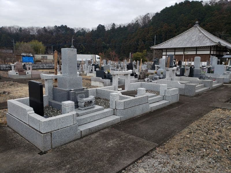 龍台寺墓苑