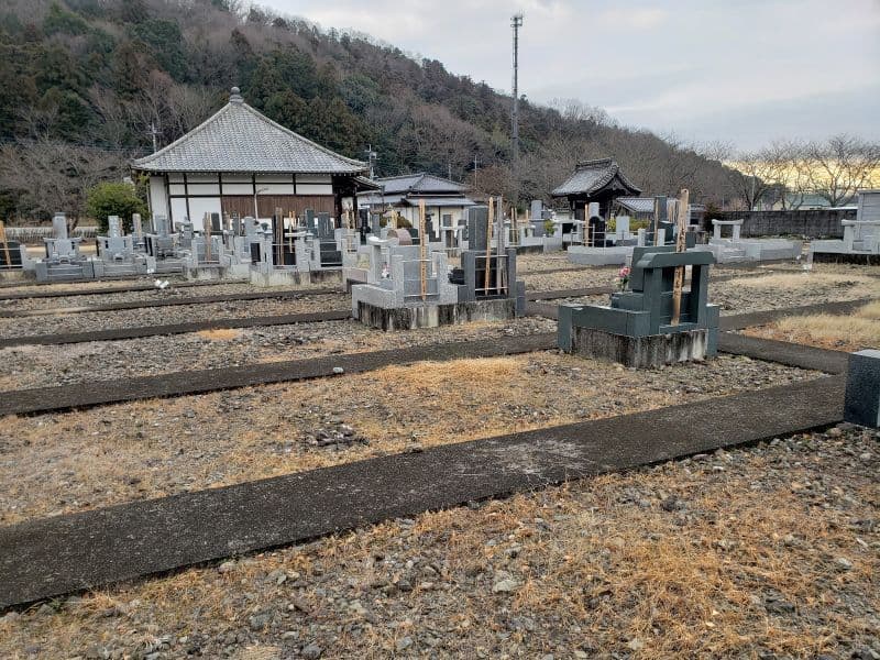 龍台寺墓苑