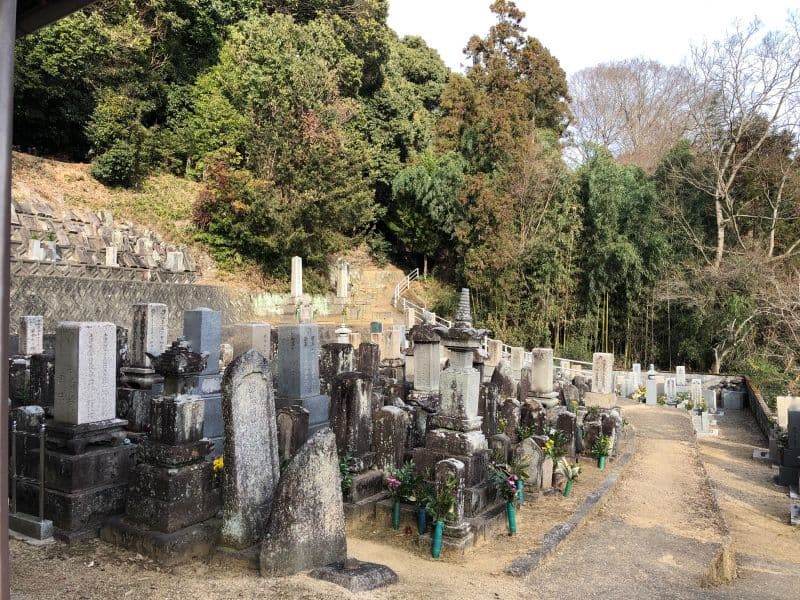 西墓地