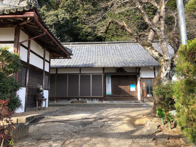 西墓地