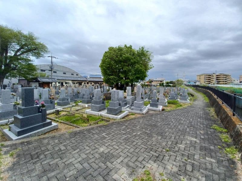 堀溝・新家墓地