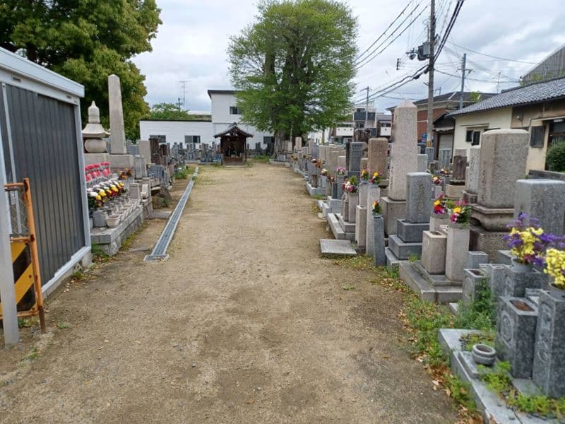堀溝・新家墓地