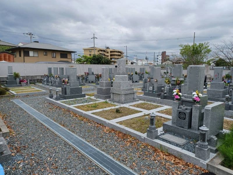 堀溝・新家墓地