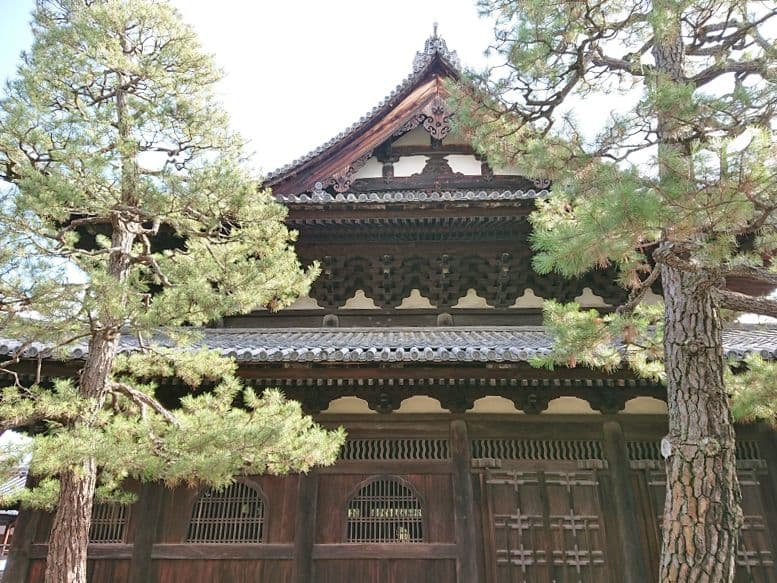 芳春院