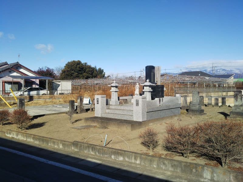 伊勢崎市西久保墓地