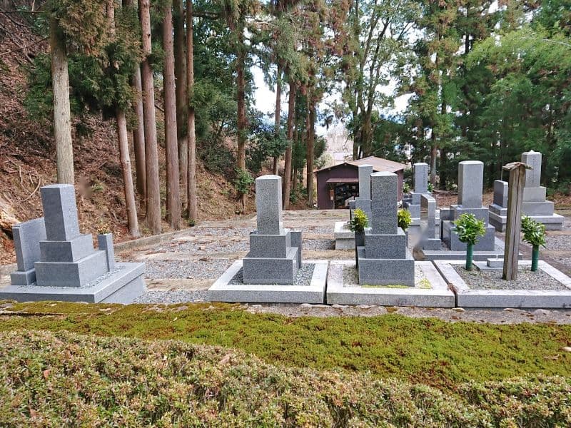 衣笠常修寺墓所