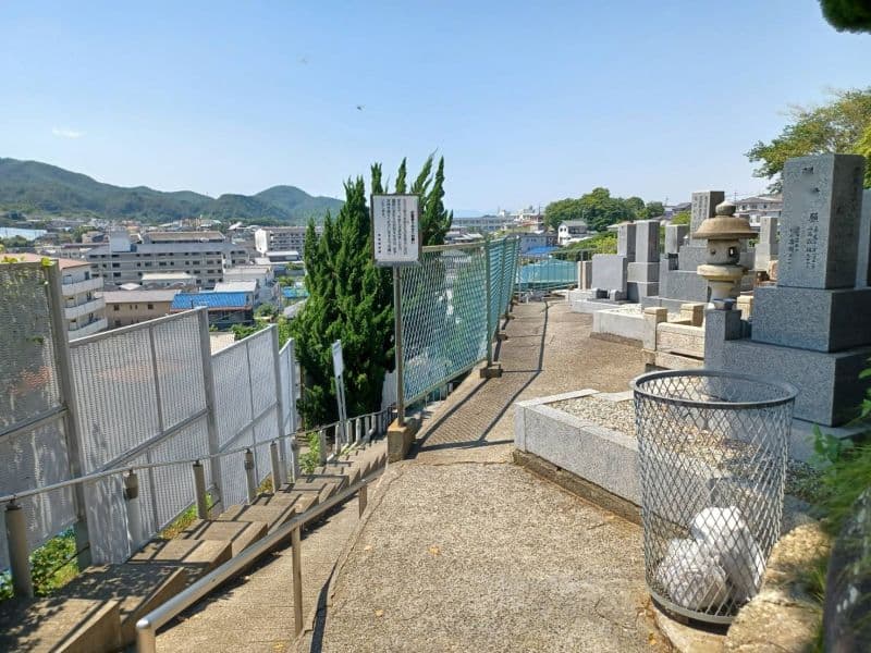 西法寺墓地