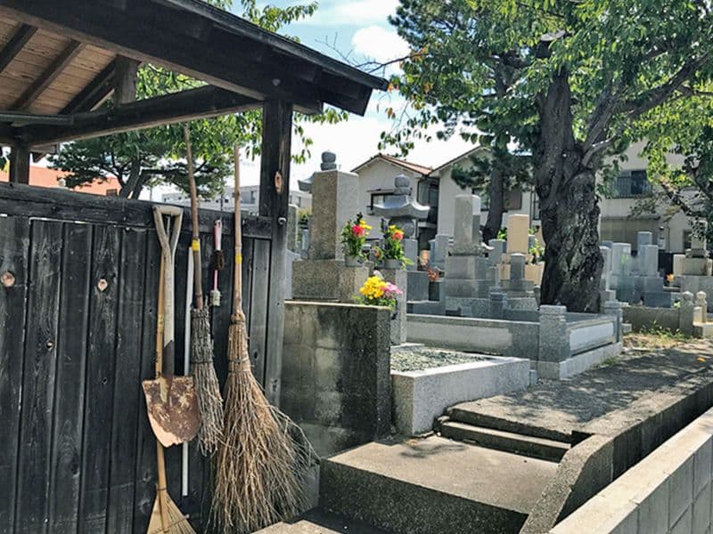 桜塚墓地