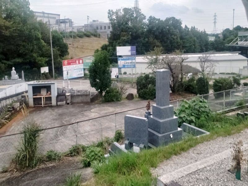 辰巳山墓苑