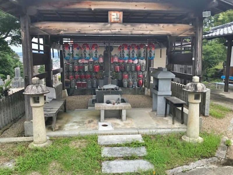 東山墓地