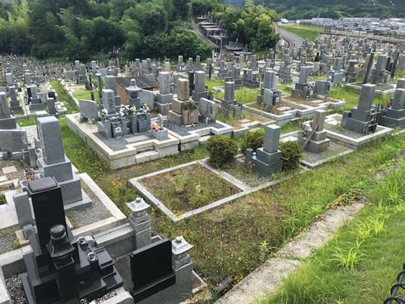 東山墓地