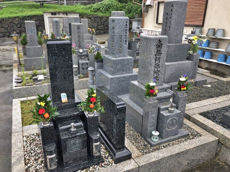 日下墓地