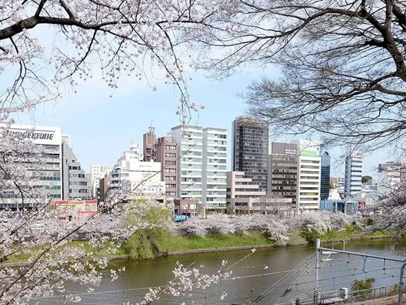 市ヶ谷坂の上堂内廟