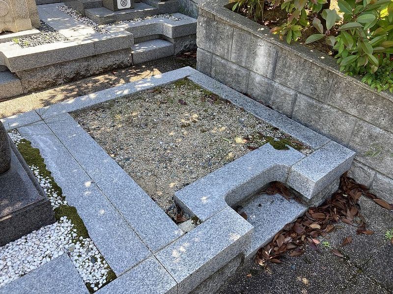 郡家東墓地