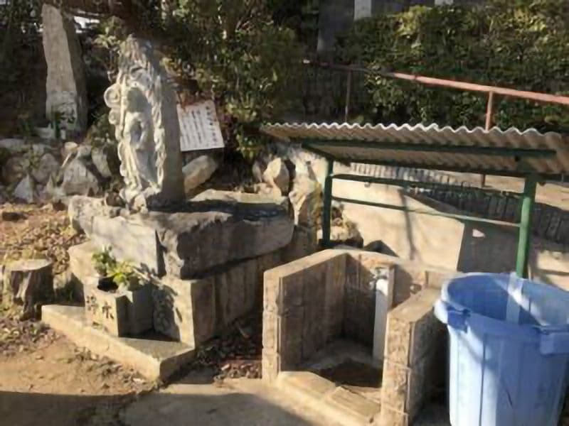 牛上墓地