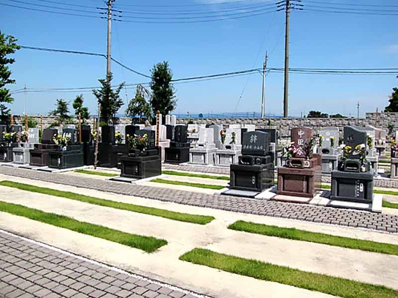 久喜聖地公苑　開放的な雰囲気の園内