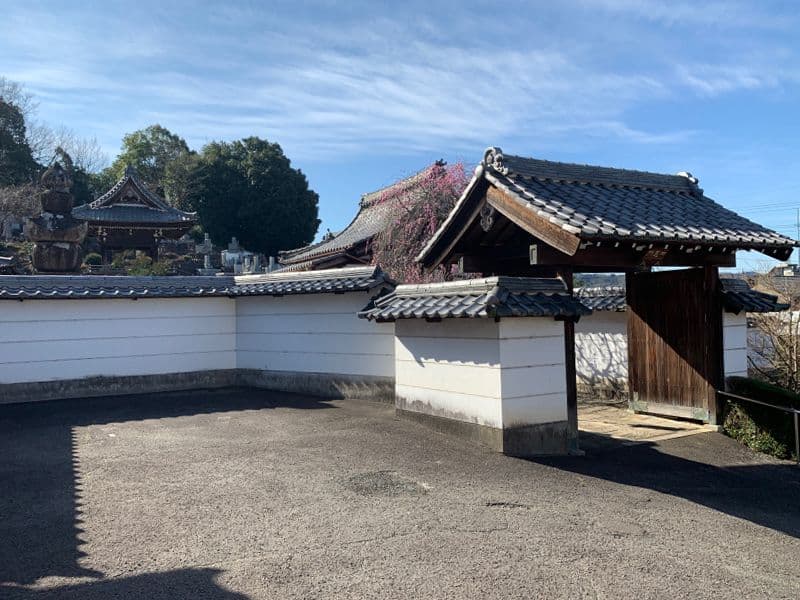 梅龍寺霊苑