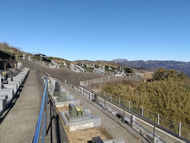 熱海日金山霊園