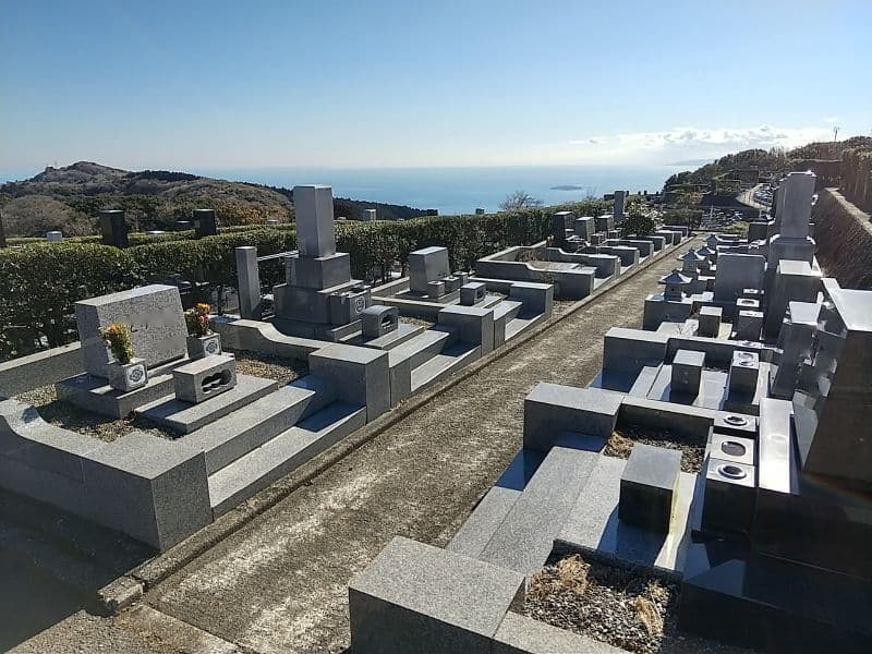 熱海日金山霊園