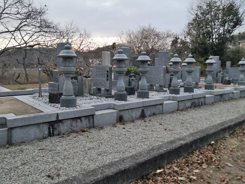 栄東墓地