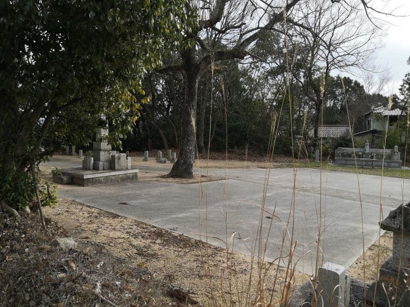 栄東墓地