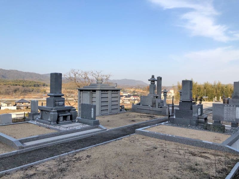 玉野市営 山田長間越墓地