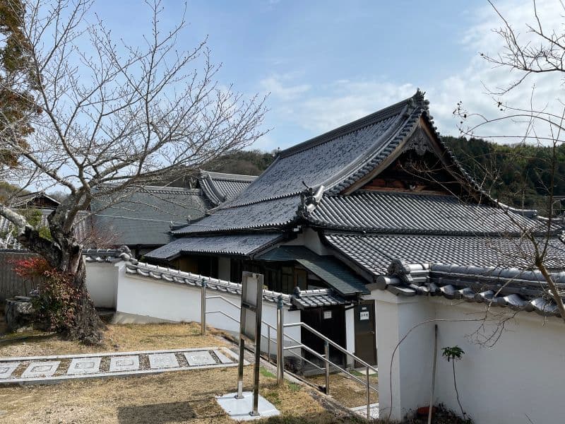 朝日寺霊園　 永代供養塔 瑠璃光廟