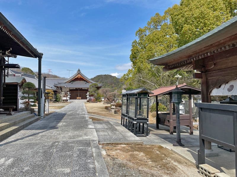 千手山弘法寺遍明院墓地 永代供養塔