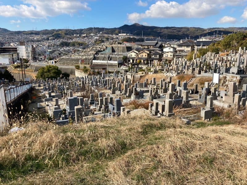 勢野霊苑