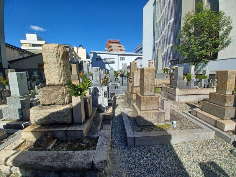 蔵人墓地