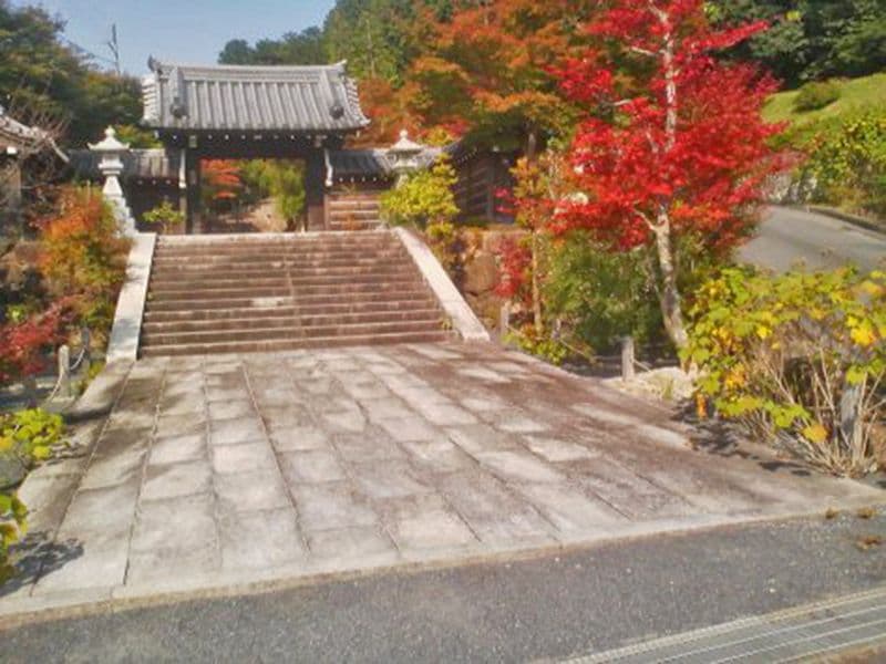 西應寺墓苑