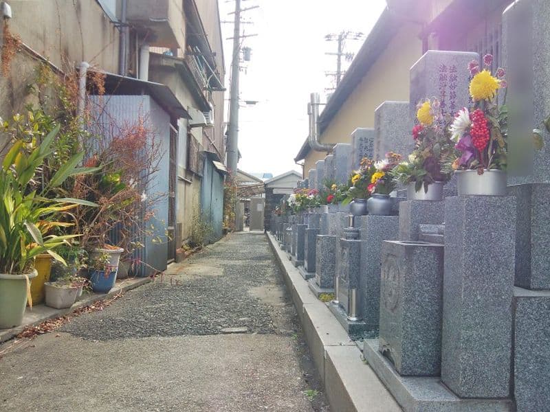 西高井田墓地