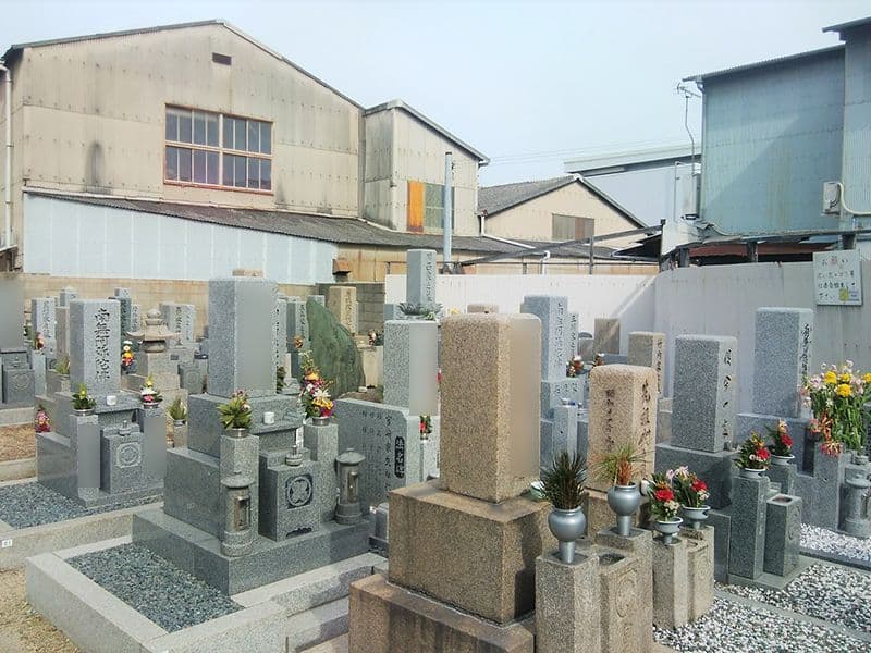 西高井田墓地