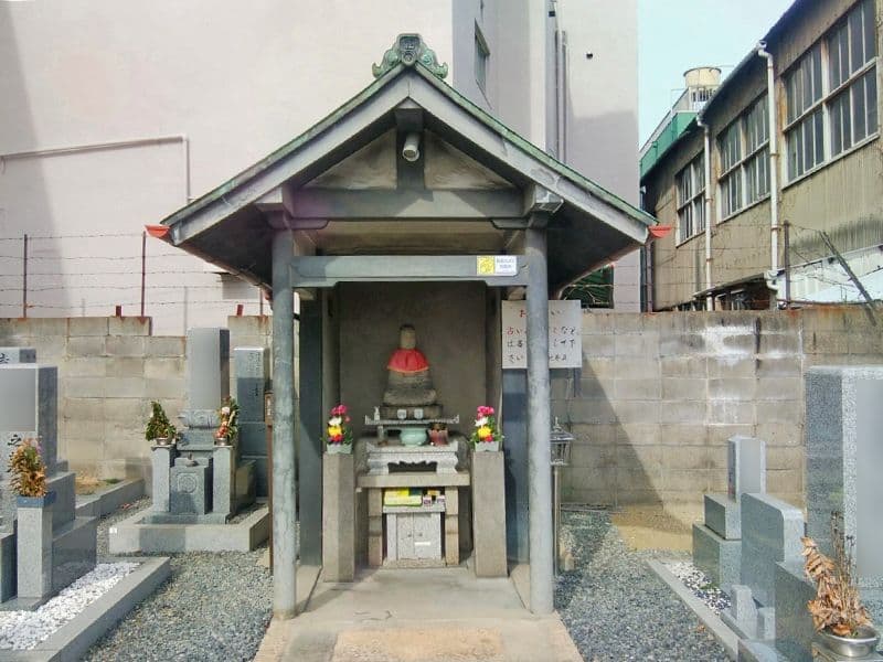 西高井田墓地