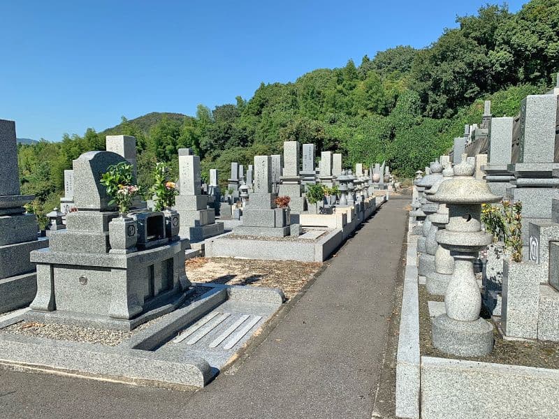 御屋敷山墓苑