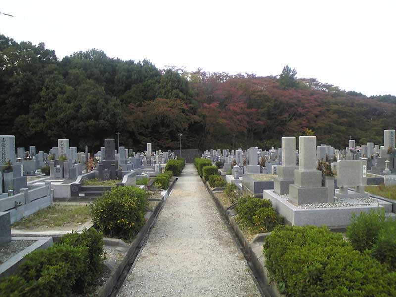 大阪狭山市営 西山霊園　自然豊かな園内