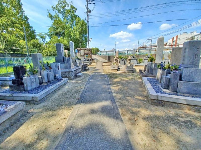 鶴野共同墓地