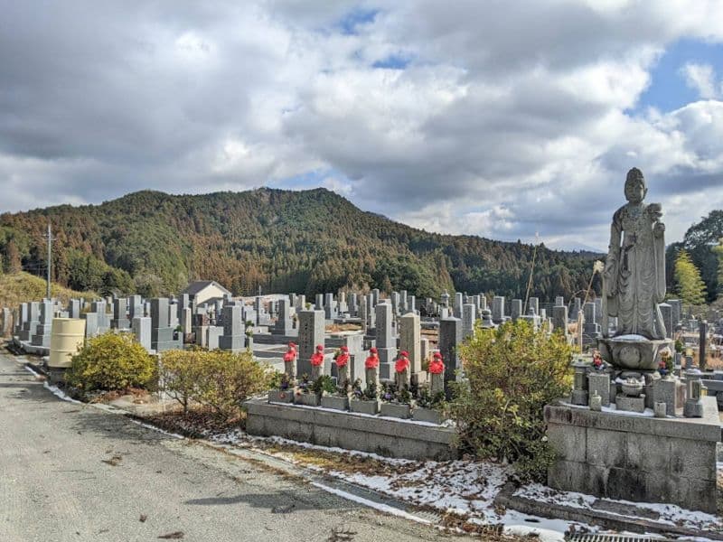 古市場自治会営うえのやま霊園