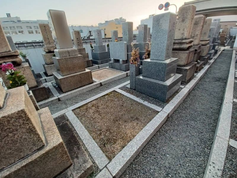 横堤墓地