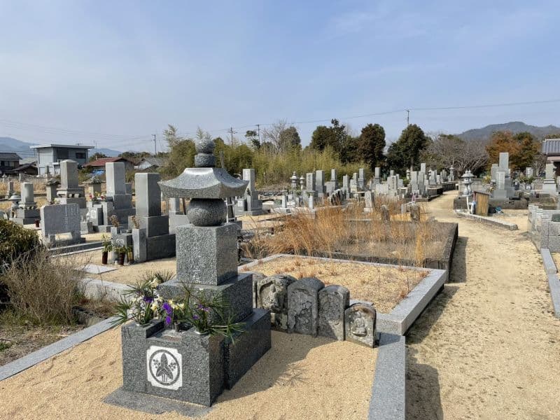 横内墓地