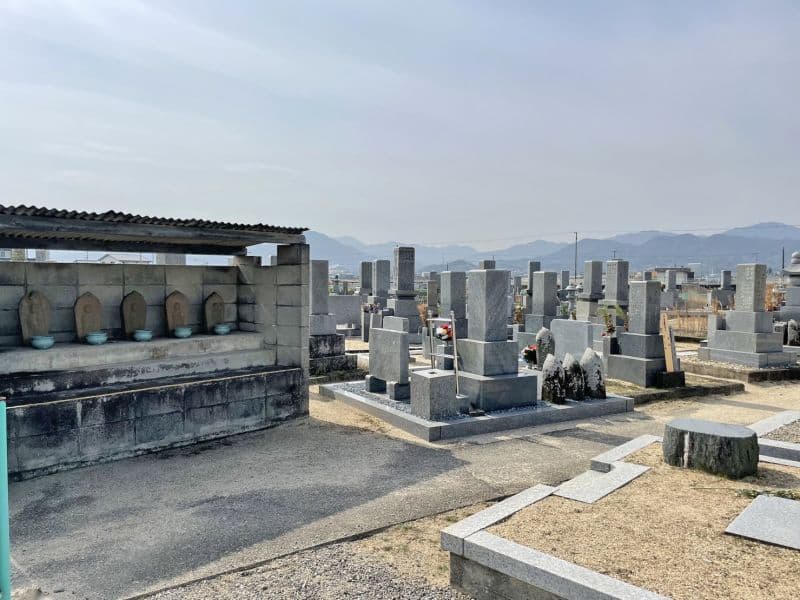 西村共同墓地