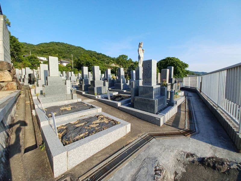 上六桜井共同墓地